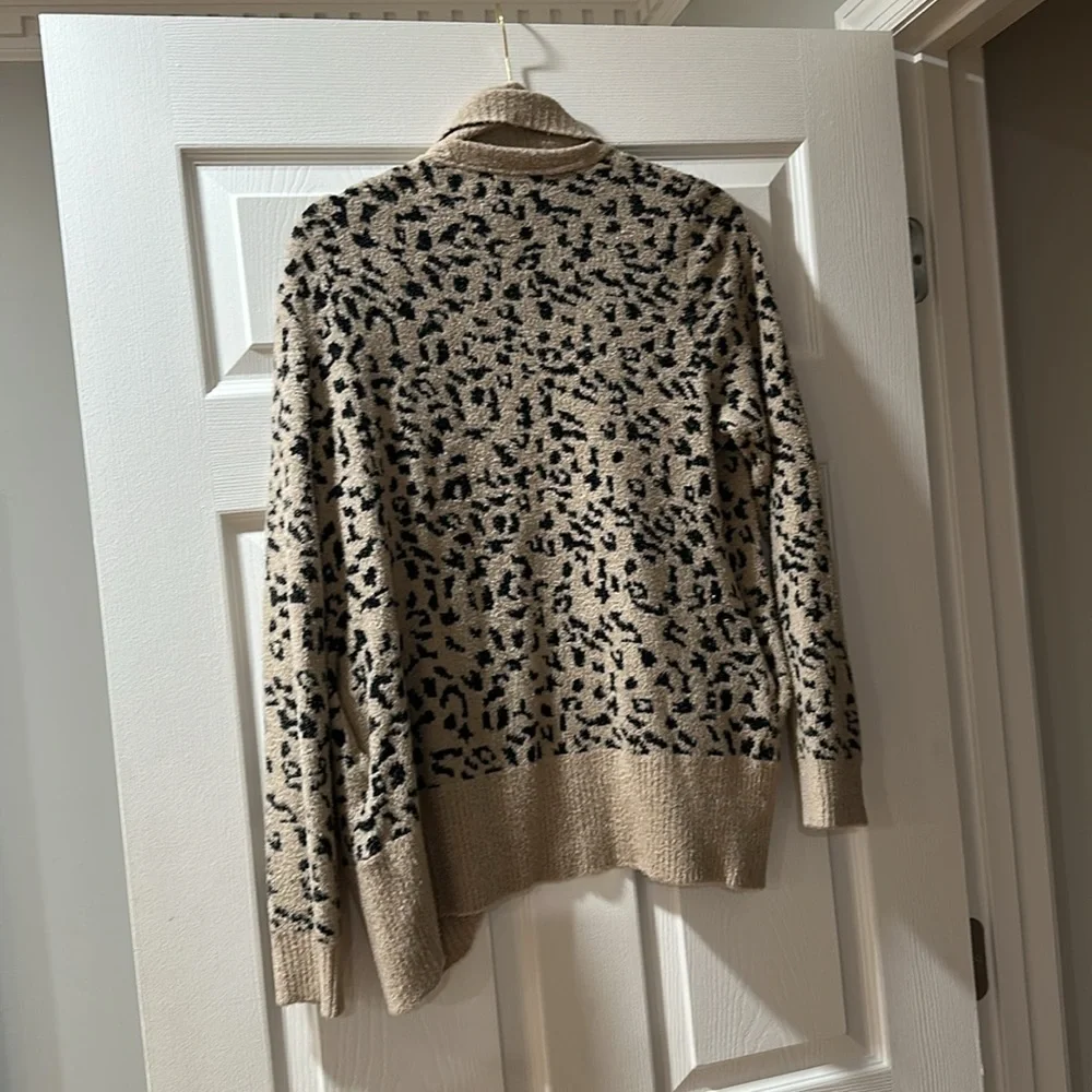 Leopard Print Open Front Sweaterbutttery soft like Barefoot dreams M - Picture 4 of 5
